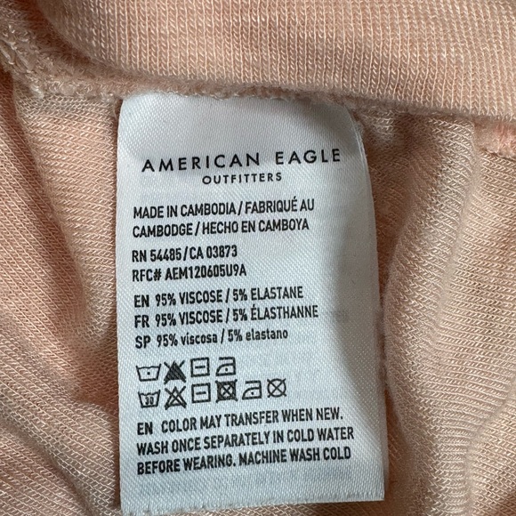 American Eagle Women’s Tee Size Large Peachy color - Picture 8 of 9